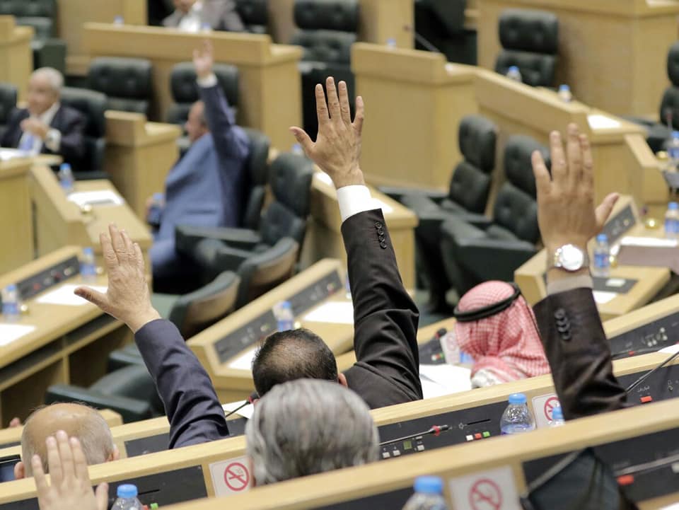 معاهدة سلام في جلسة النواب : "مثل ما اتفقنا لا تقاطعني "