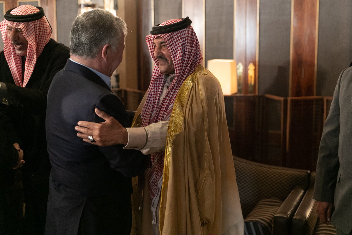 الملك يلتقي عددا من رفاق السلاح المتقاعدين (صور)