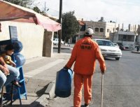اعادة 8 عمال وطن لعملهم في الكرك