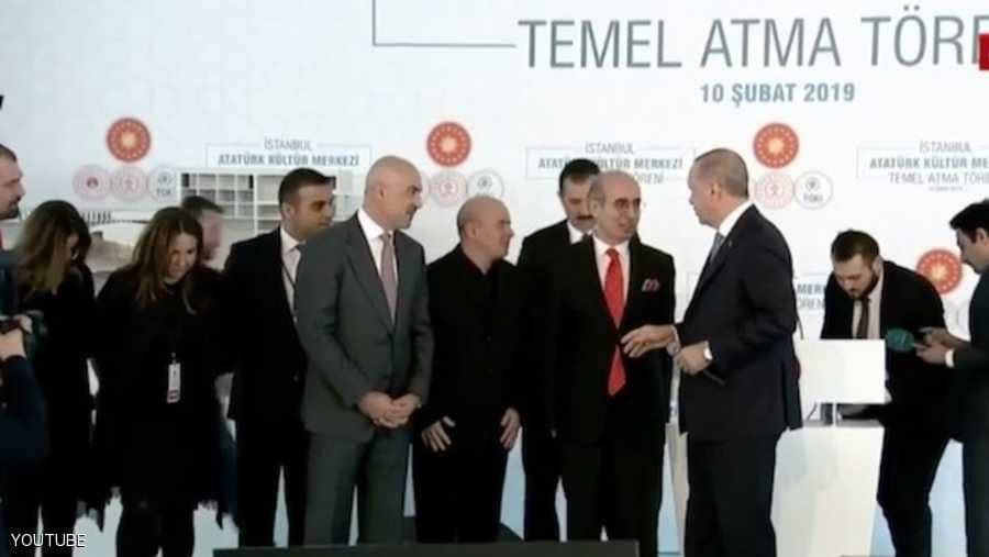 "الميكروفون المفتوح" يحرج أردوغان ويسرّب "مشاكل خطيرة"