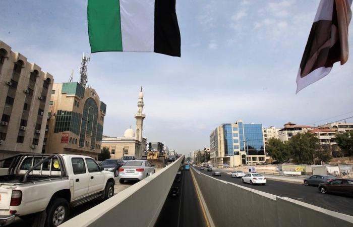 السماح لحملة الجواز الأردني المؤقت تسجيل مركبة نقل مشترك