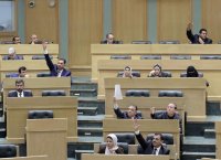 مطالبات نيابية بطرد السفير الاسرائيلي
