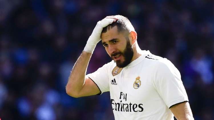 سبب غريب منع برشلونة من "خطف" بنزيما