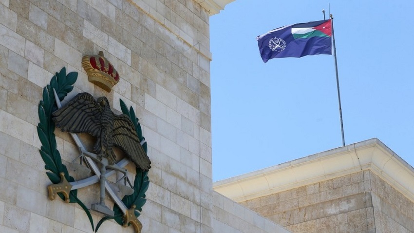 بالفيديو .. ضبط سائقي باصات لقيادتهما بطريقة متهورة