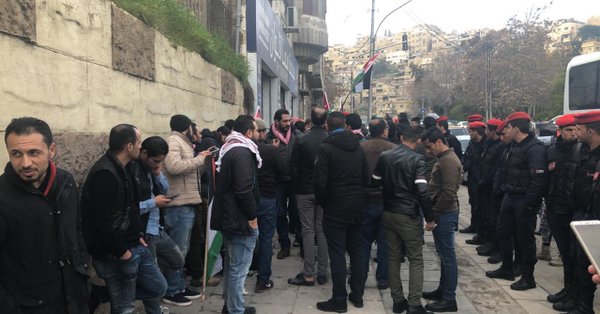رئيس الديوان الملكي يلتقي مشاركين في مسيرة المتعطلين