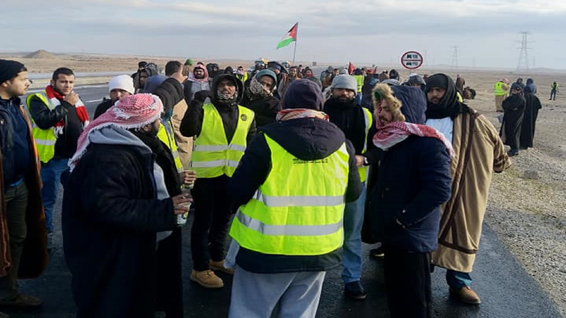 وعود حكومية بوظائف للعاطلين عن العمل 