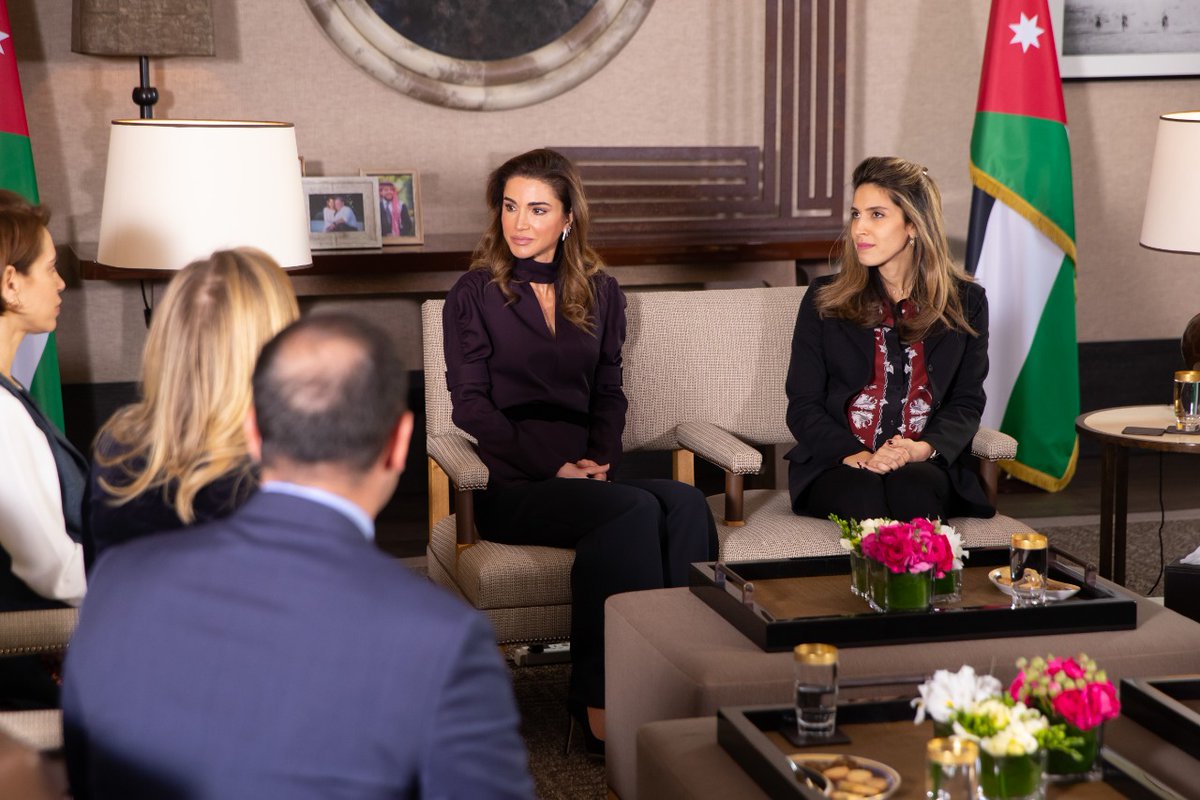 الملكة تلتقي الفائزين بجائزة الملكة رانيا لريادة التعليم في الوطن العربي