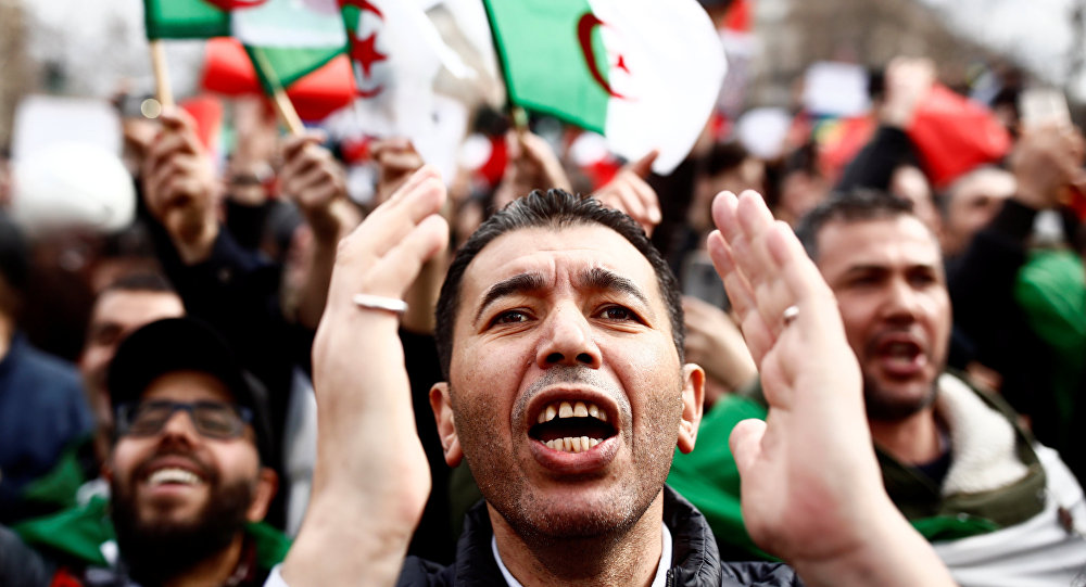 العالم يفضل الصمت أو الحياد إزاء أحداث الجزائر.. لماذا؟