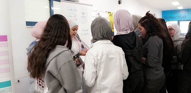 "عمان الأهلية" تشارك في فعاليات اليوم المهني لمدارس الكلية العلمية الإسلامية