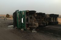 بالصور .. وفاة وإصابتان في تصادم شاحنتين بالكرك