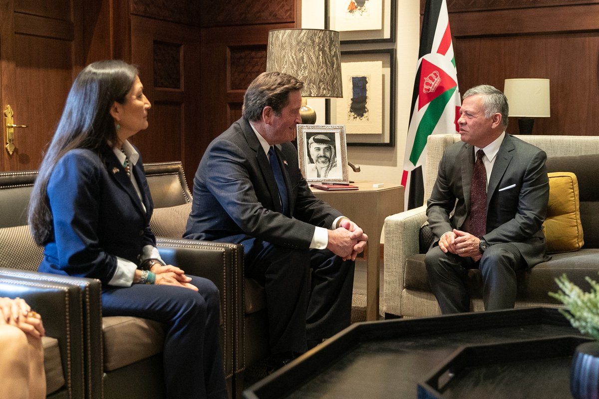 الملك يستقبل وفدا من لجنة القوات المسلحة في مجلس النواب الأمريكي