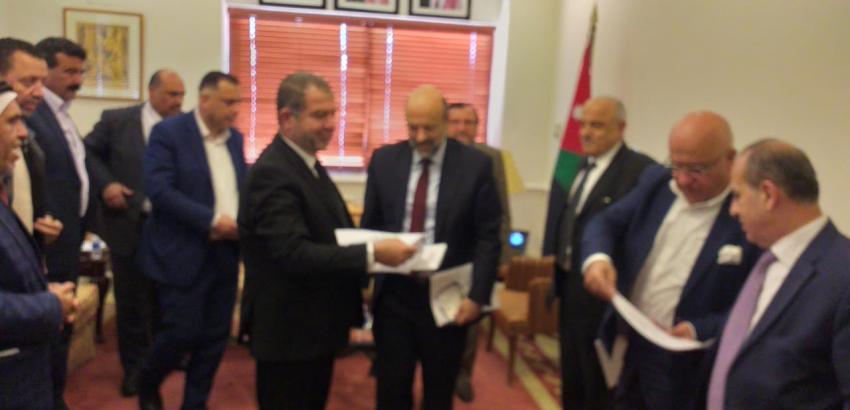 الرزاز يستقبل ابو السكر ويوافق على دعم لبلدية الزرقاء