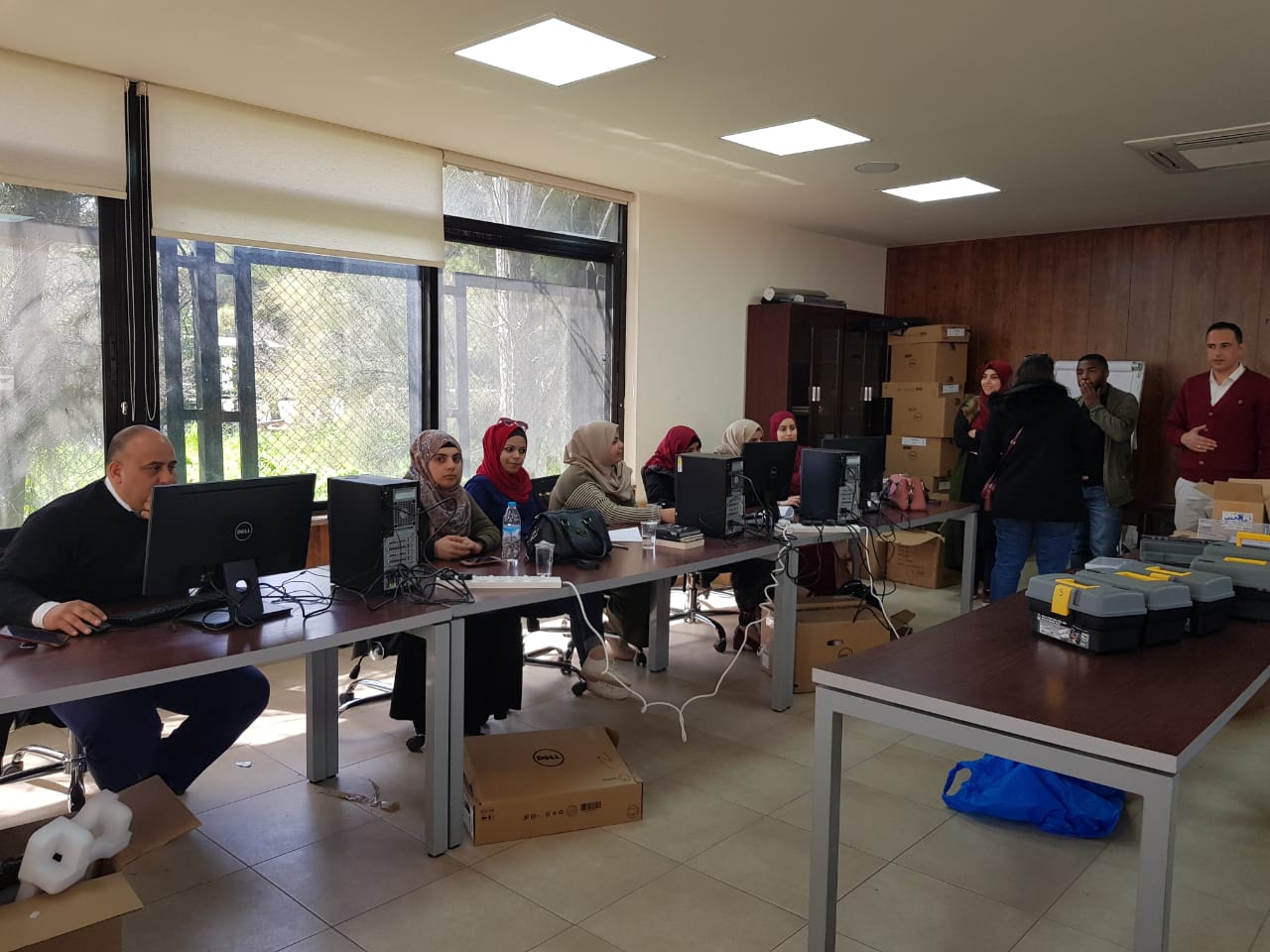 اختتام دورات القطع الإلكترونية والبرمجة و صناعة الأفلام