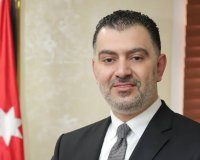 رئيس الخدمة المدنية يتبرع براتبه لـ 3 اشهر للغارمات