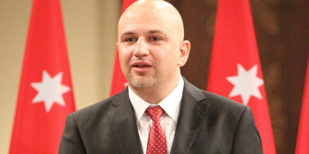 نائب لوزير الاتصالات: "اخلع السنسال"