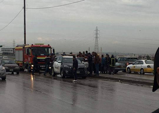 وفاة سيدة وطفلتها واصابة طفلها الآخر بحادث دهس (صور)