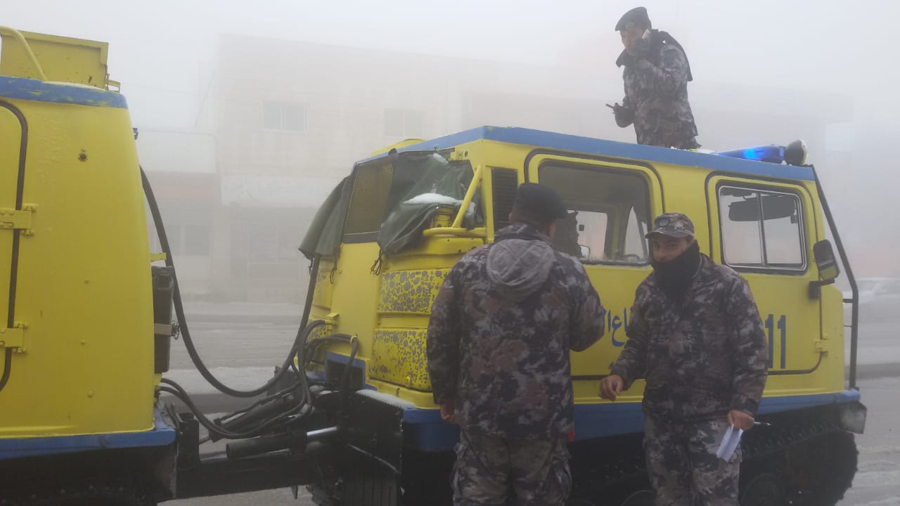 بالصور.. نشامى الدفاع المدني ينقذون 84 شخصا في الطفيلة