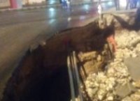 انهيار عبارة لتصريف المياه قرب جسر النشا (صور)