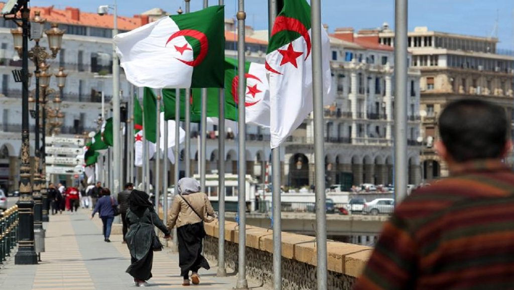 الحكومة الجزائرية تشكل فريق وزاري جديد 