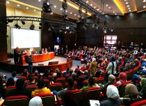 الرزاز: في الأردن نموذج الدولة القوية التي تؤكد على نفاذ القانون وسيادته (صور)