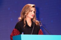 الملكة : أدعو للجميع بدوام السكينة والرحمة والغفران