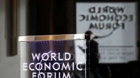 طفلان من البتراء سيروجان للأردن سياحياً بطريقة غير تقليدية في "دافوس"
