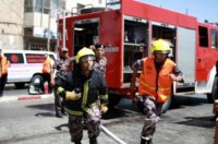 اصابة شخصين بضيق تنفس إثر حريق مطعم بعمان