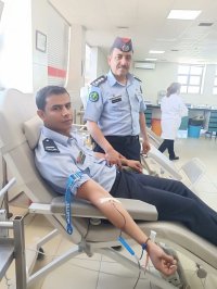 بالصور .. نشامى الأمن العام في اربد يتبرعون بالدم لمواطن استغاث بهم