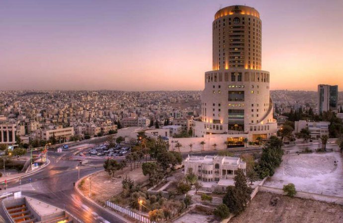 طقس حار الأحد والإثنين