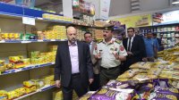 الرزاز يتفقد "الاستهلاكيتين العسكرية والمدنية" بمنطقة رأس العين