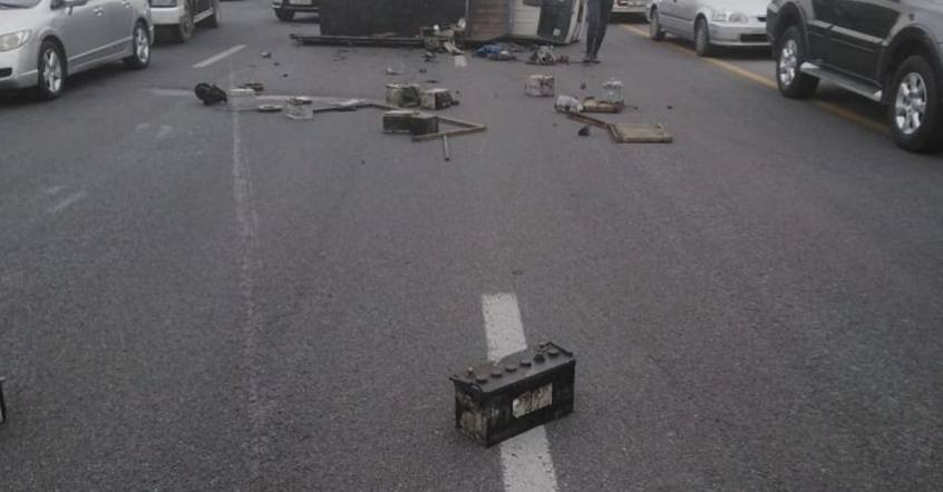 حادث مروري يتسبب بتحويل السير على طريق المطار