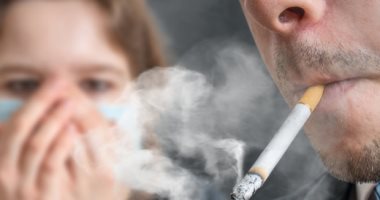 المدخن السلبي يملك احقية مقاضاة المدخن الايجابي