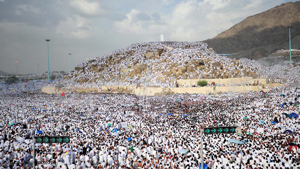 "ابو البصل" يدعو المواطنين لاستلام تصاريح الحج