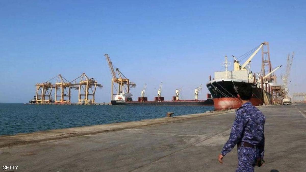 ميليشيات الحوثي تبدأ الانسحاب من موانئ الحديدة