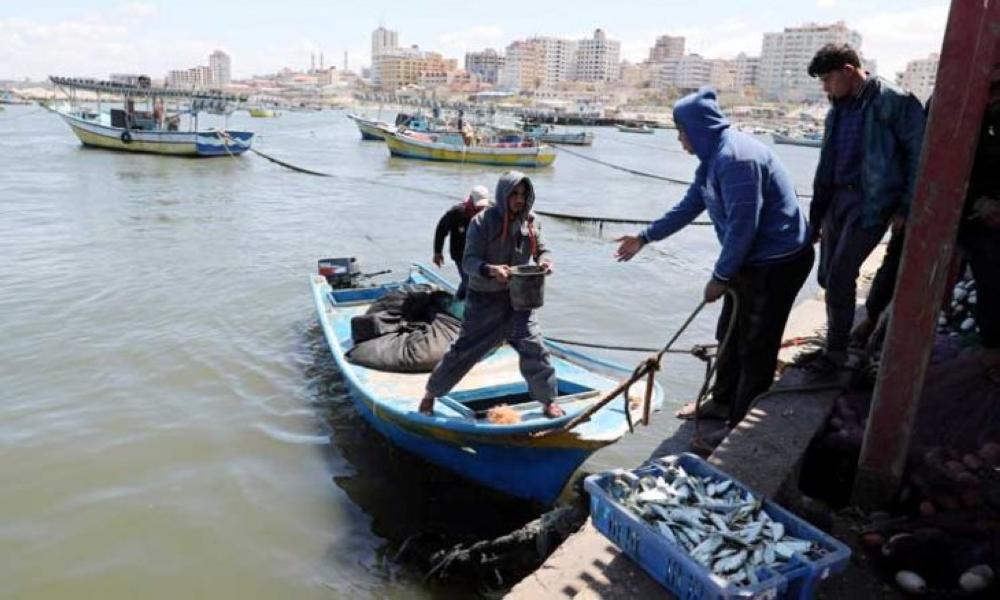بحرية الاحتلال تعتقل 3 صيادين فلسطينيين قبالة ساحل بحر غزة