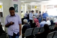بالصور ..  ازدحام شديد  بمكتب شركة الكهرباء في الزرقاء