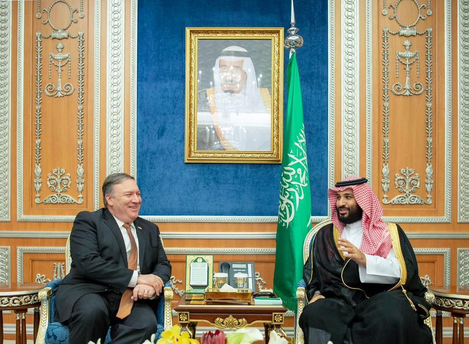 ولي العهد السعودي يبحث مع بومبيو تعزيز أمن المنطقة