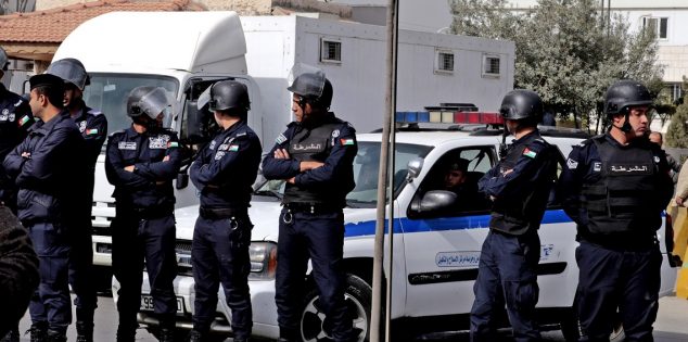 "الامن" يقبض على ثلاثة متورطين في الاعتداء على الاطباء والبحث عن الرابع