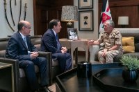 الملك يستقبل وزير الخارجية التونسي في قصر الحسينية