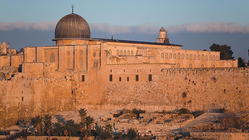 الحكومة تصرف مكافأة نهاية خدمة لموظفي أوقاف القدس