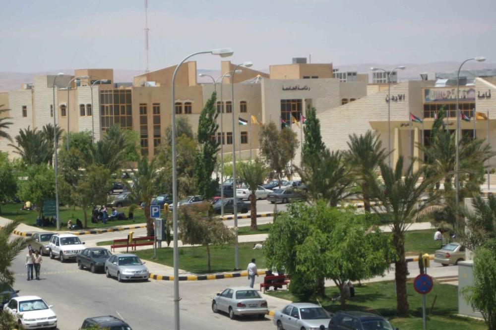 طلبة جامعة الحسين يطالبون بتحسين خدمات السكن الجامعي