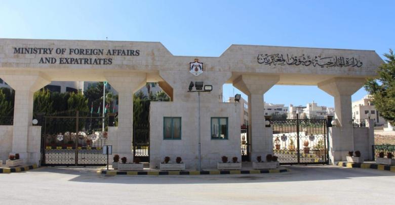 الخارجية: السلطات السعودية اتخذت قرارا لتسهيل حركة عبور البضائع الأردنية والركاب