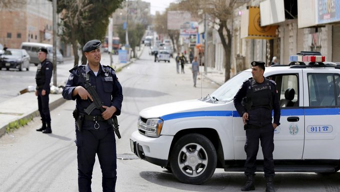 سلب 15 ألف دينار من مندوب محطة محروقات في عين الباشا