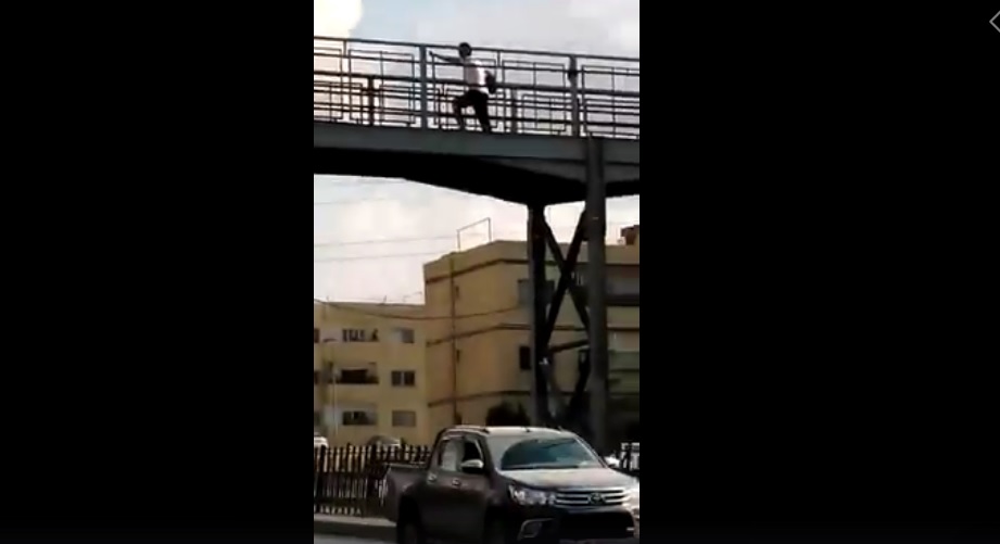 بالفيديو .. شجاعة شاب تحول دون انتحار اخر في سحاب