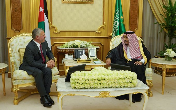 الملك وخادم الحرمين يؤكدان الحرص على توسيع التعاون في شتى المجالات