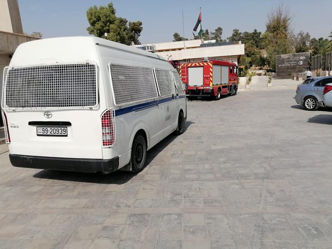 اثنان من المصابين في حالة حرجة ومنفذ عملية الطعن أردني