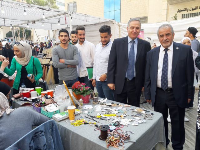 عمان الأهلية تنظم بازار الشتاء
