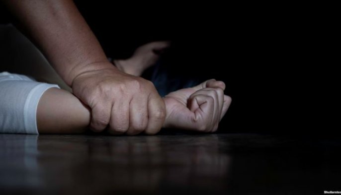 جريمة بشعة ..الحكم على أربعيني بتهمة هتك عرض ابنة أخيه 24 مرة (تفاصيل)