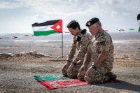 الملك وولي العهد  يزوران منطقة الغمر(صور)