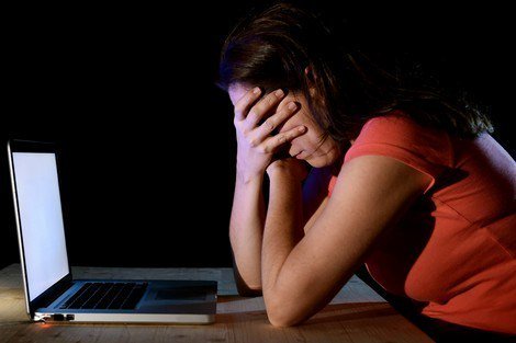 عراقيات ضحايا ابتزاز جنسي رقمي بين قضاء لا يعلم ومجتمع لا يرحم